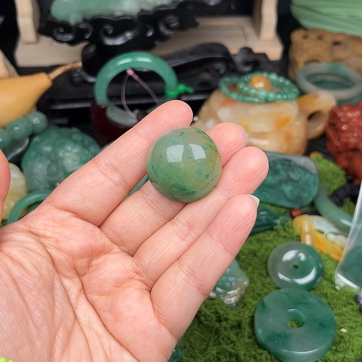 石英质玉未镶嵌颈饰