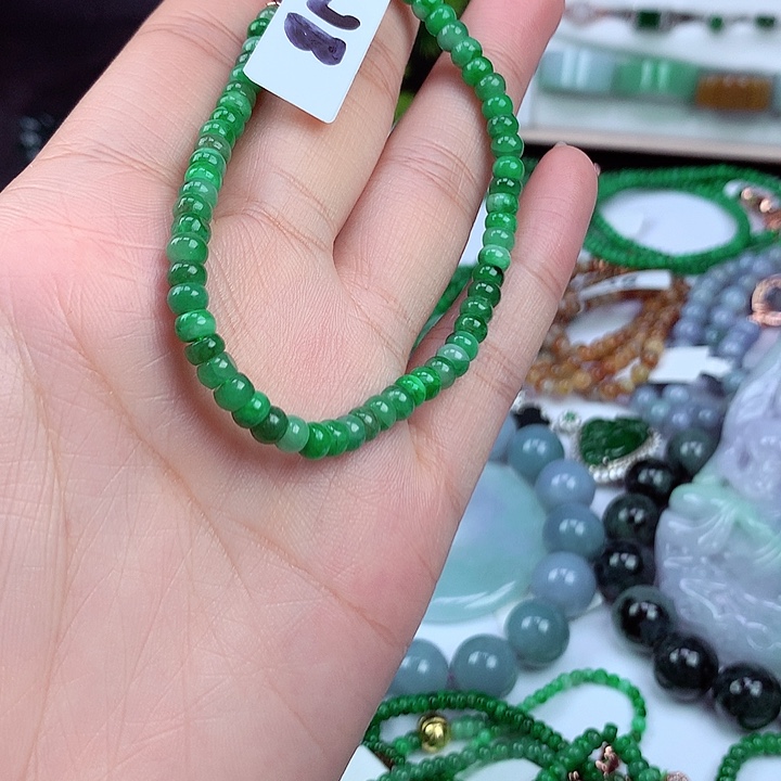 翡翠颈饰未镶嵌手串