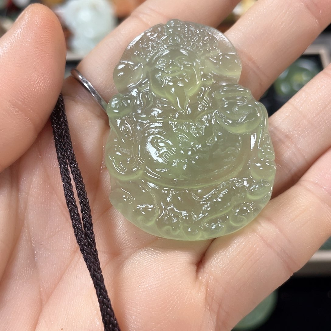 蛇纹石玉颈饰合金