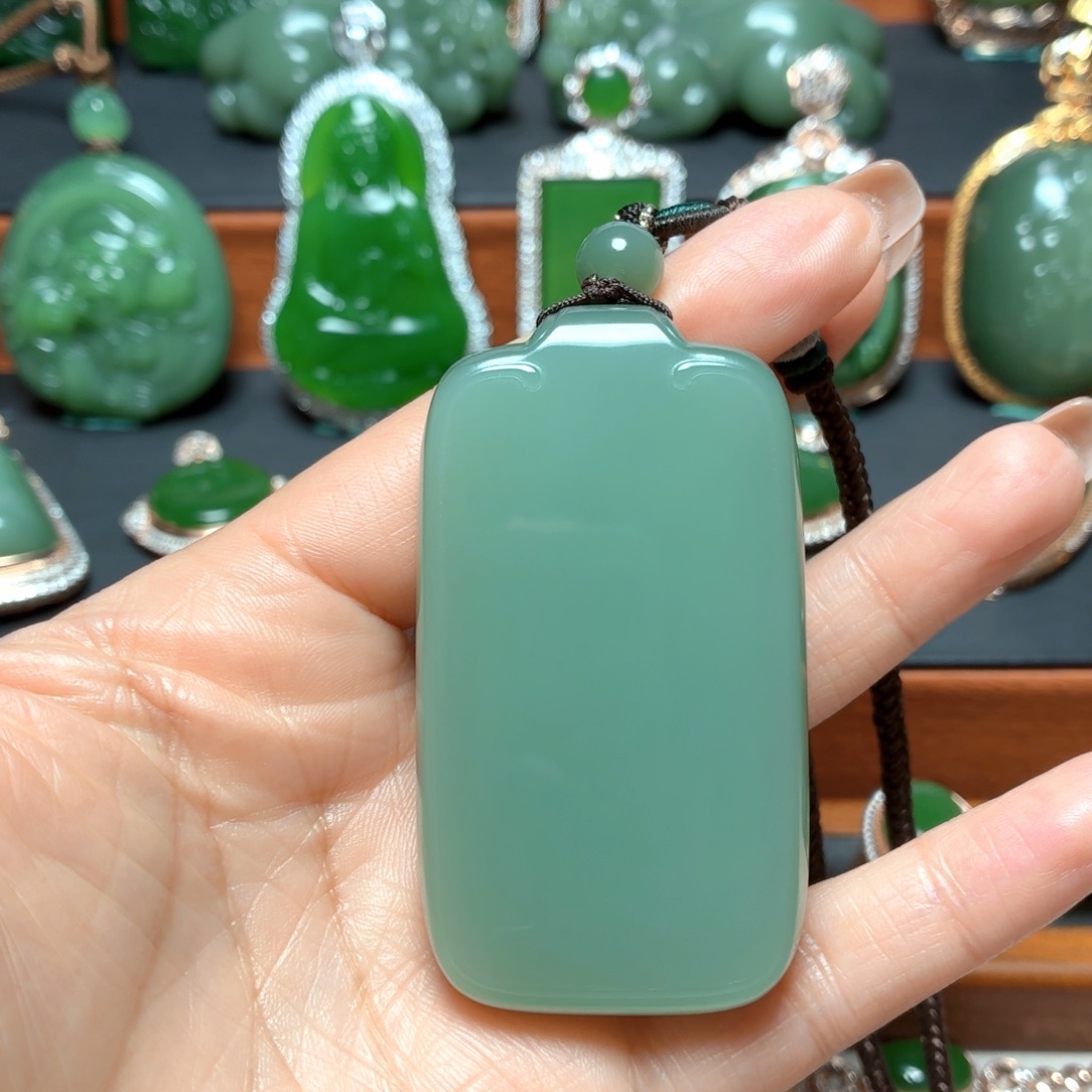 不***萄和田玉未镶嵌颈饰