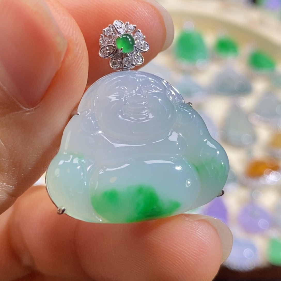 翡翠18K金镶嵌颈饰