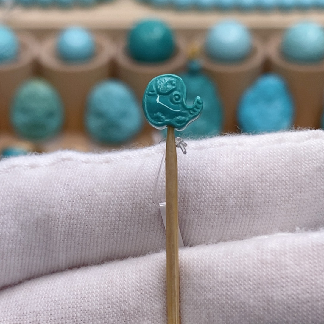 绿松石未镶嵌珠宝奇石