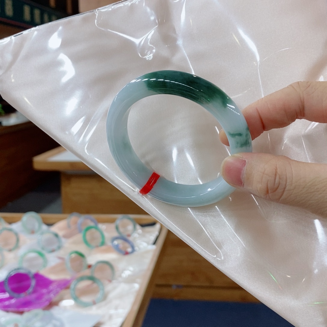 翡翠未镶嵌手镯翡翠