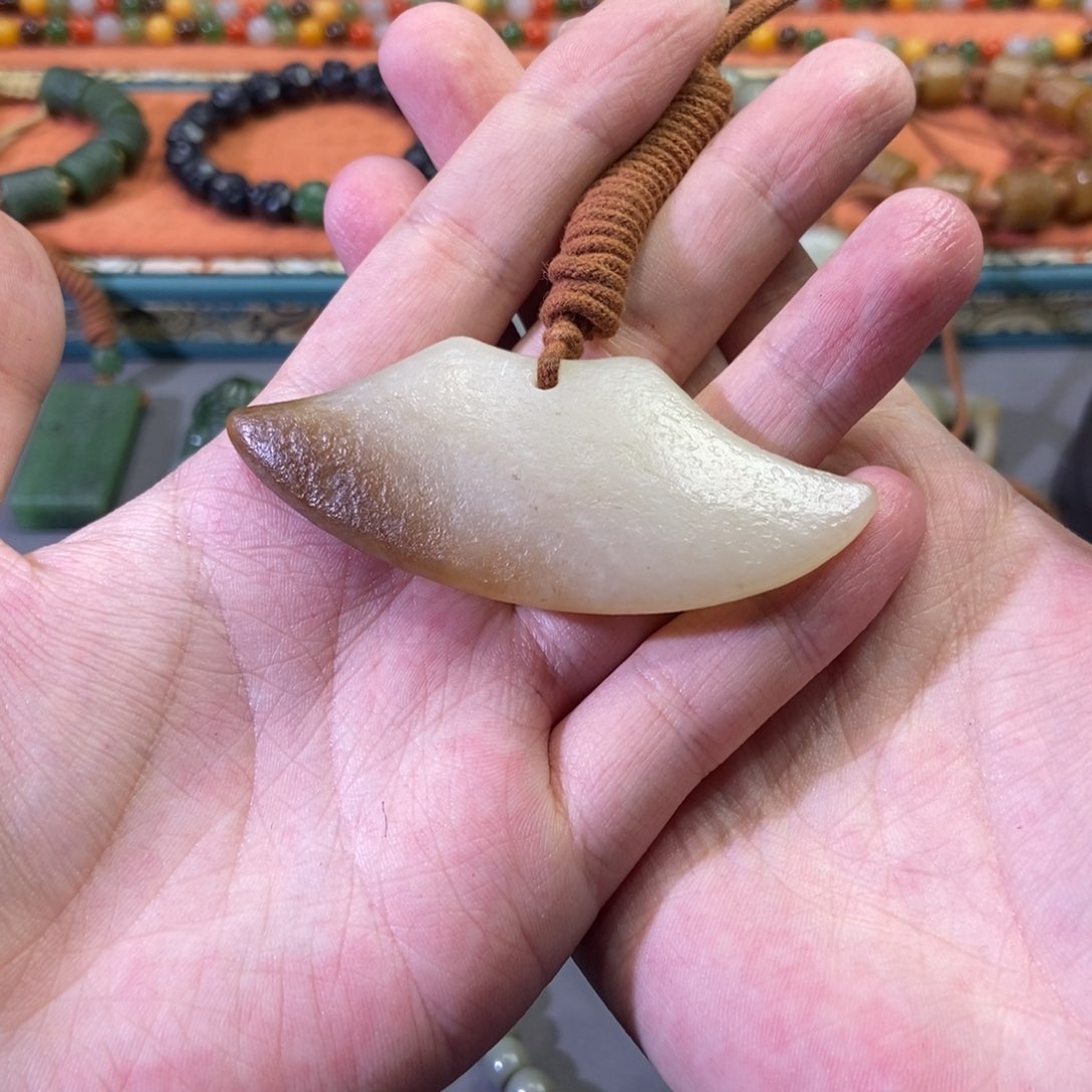 和田玉颈饰未镶嵌青****r