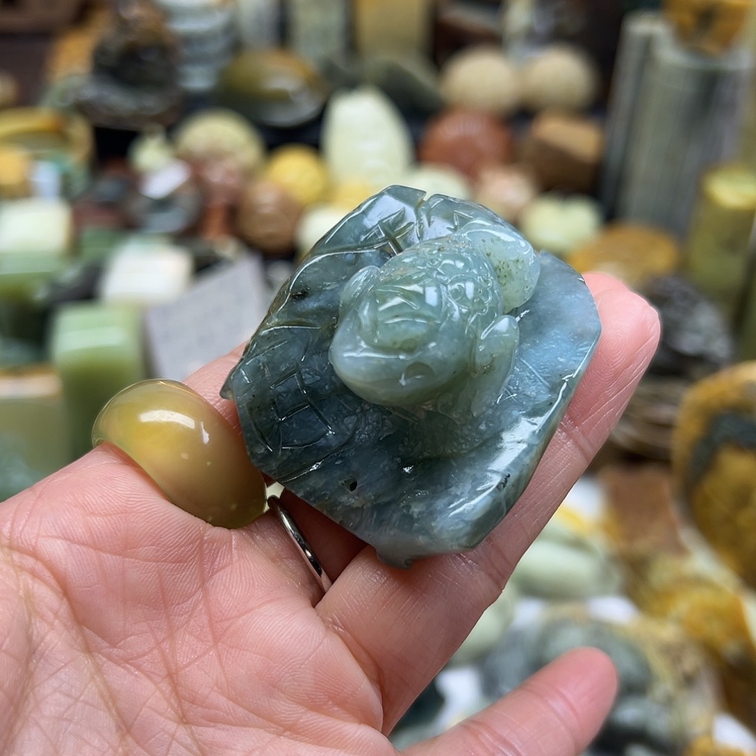 岫玉未镶嵌颈饰花玉兰金蟾原皮