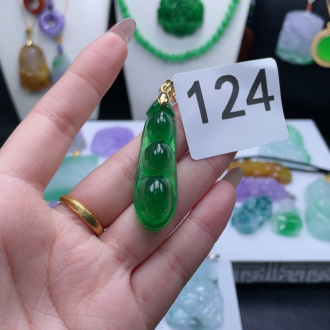 翡翠吊坠(赠链)未镶嵌