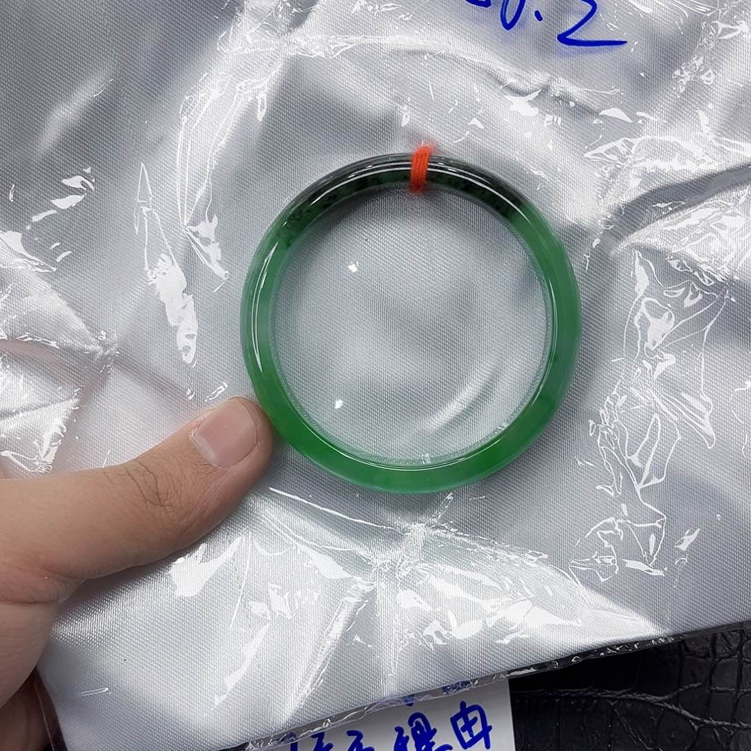 翡翠手镯未镶嵌多样性