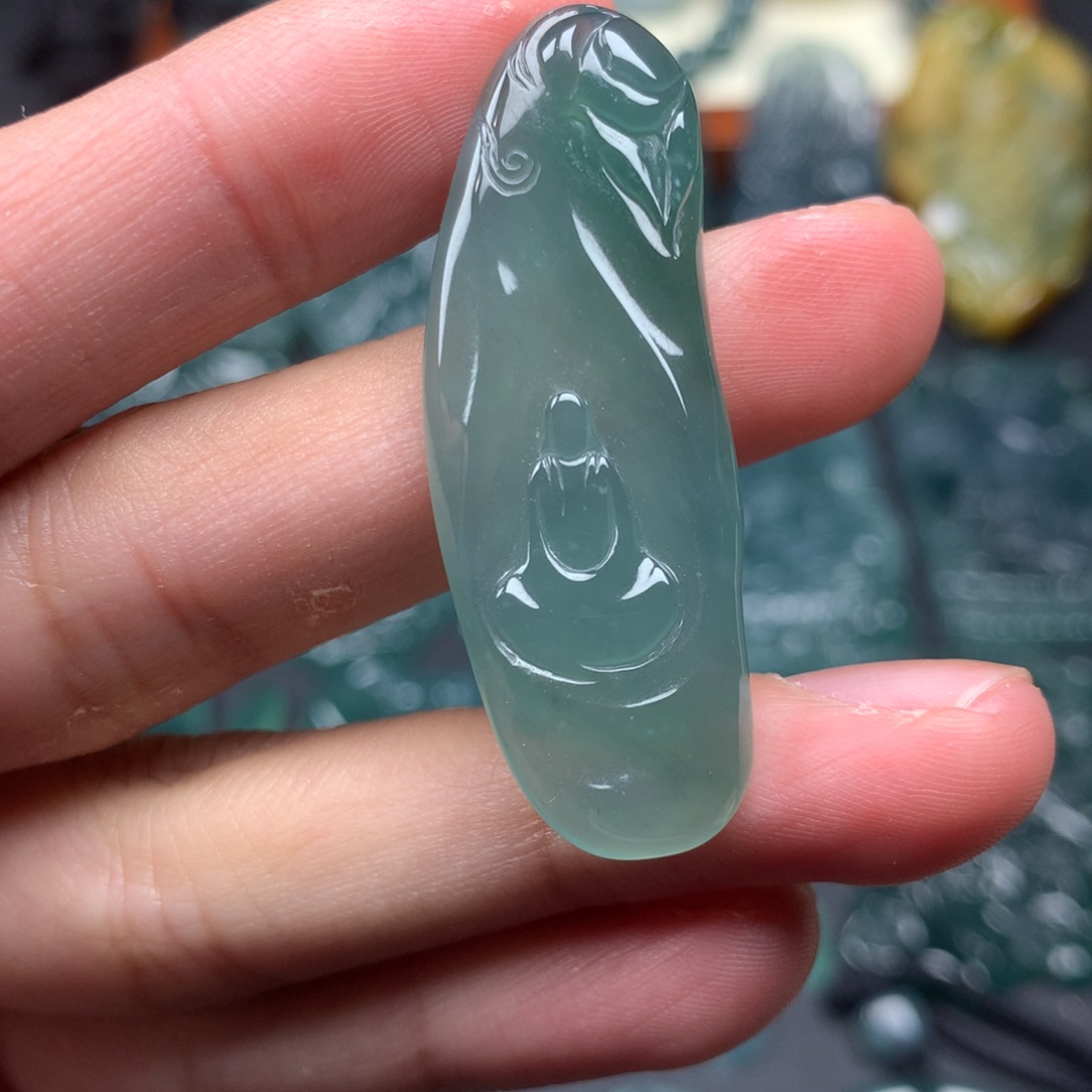 翡翠未镶嵌颈饰悟道