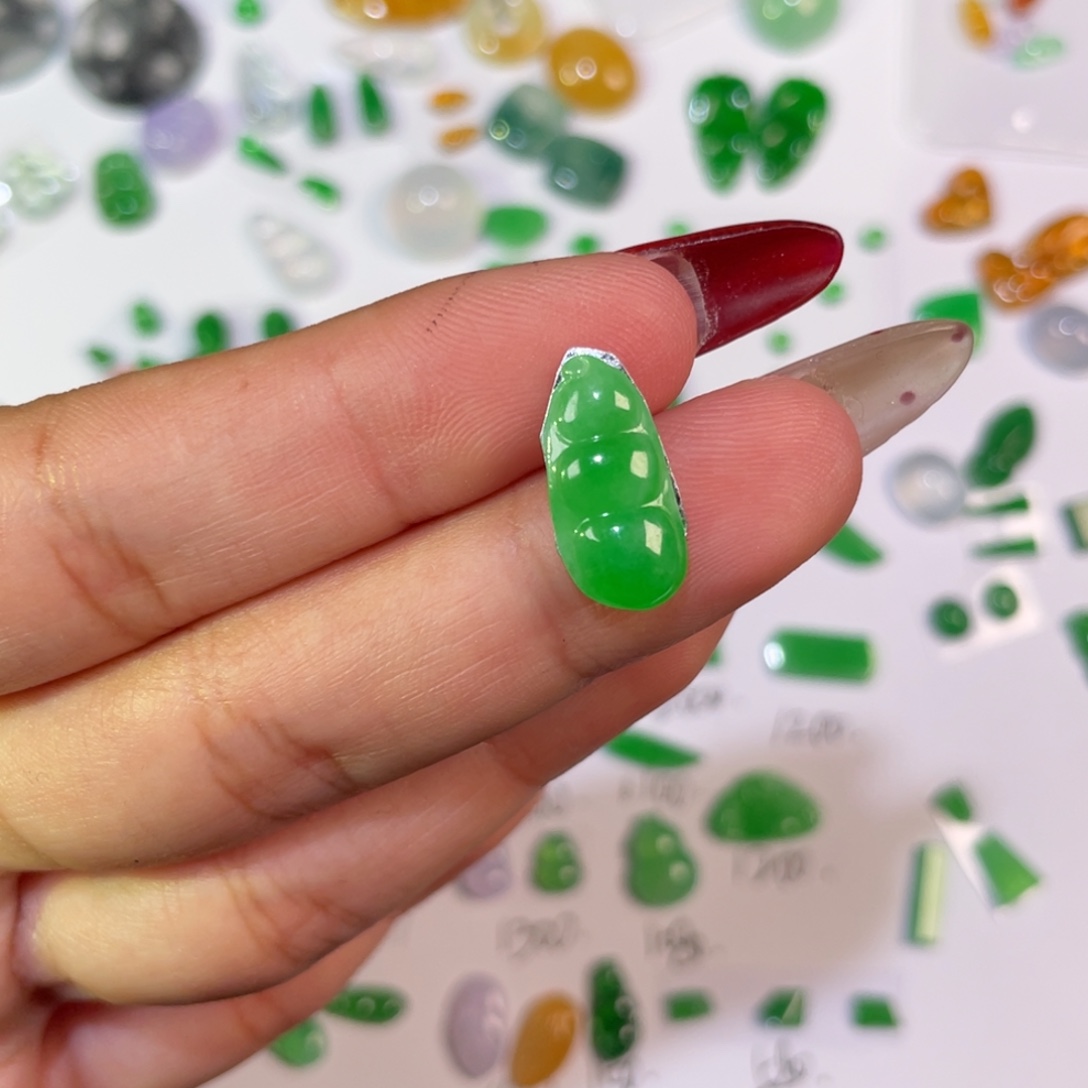 翡翠未镶嵌颈饰裸石