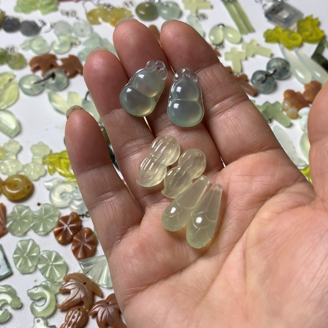 好****蛇纹石玉未镶嵌耳坠