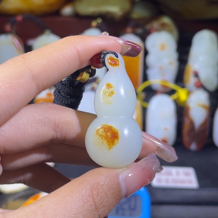 和田玉挂件未镶嵌過*。