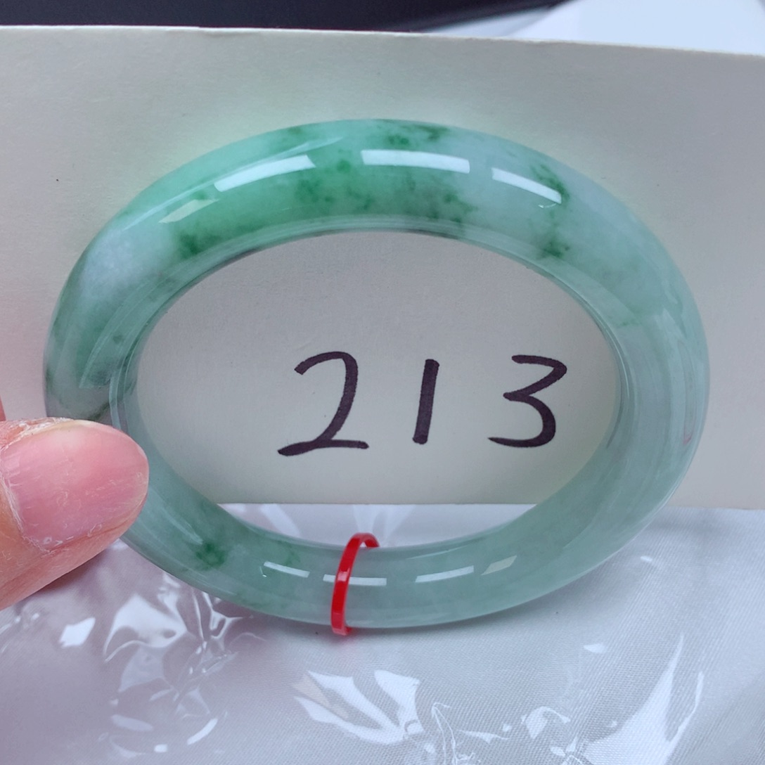 翡翠手镯未镶嵌翡翠