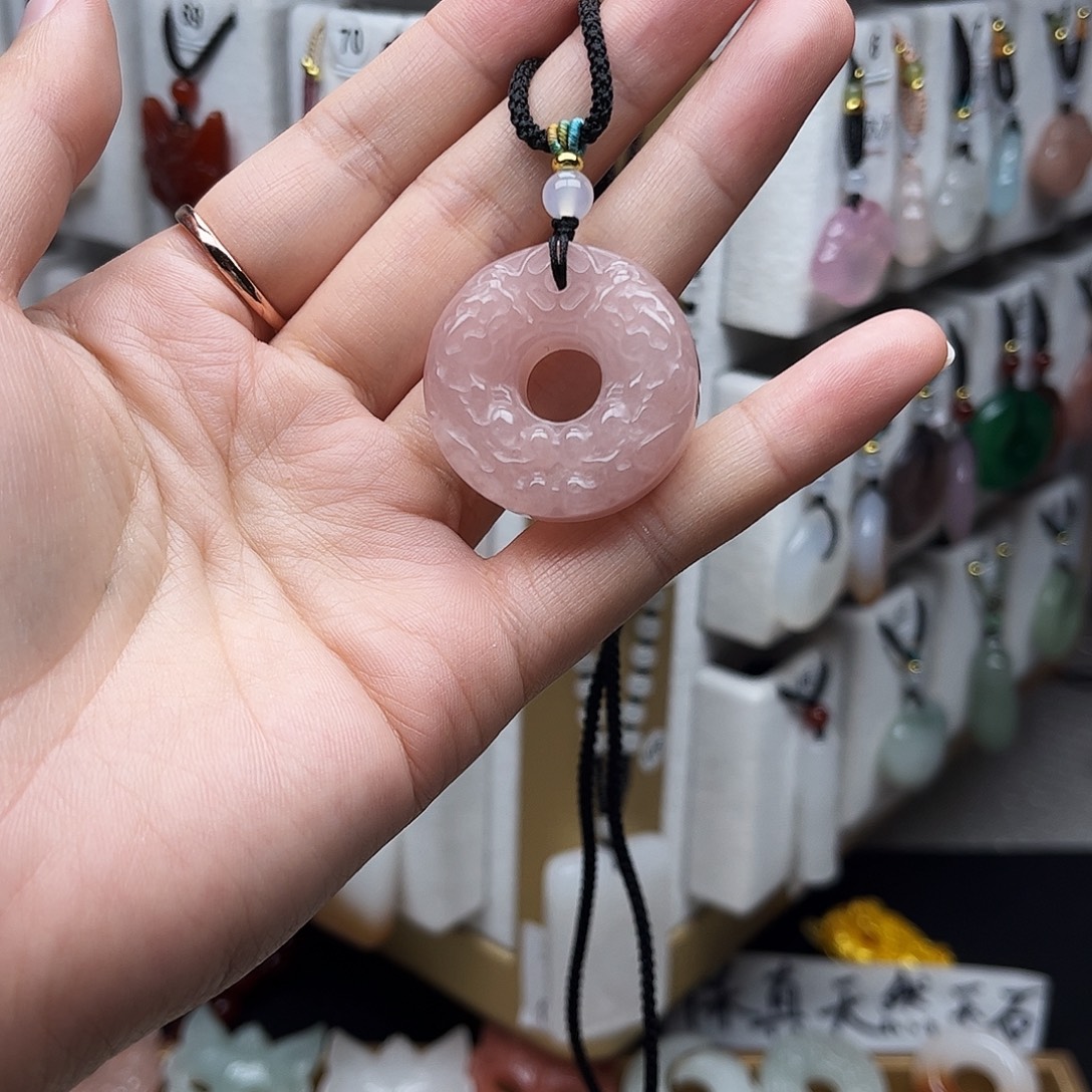 石英质玉未镶嵌颈饰