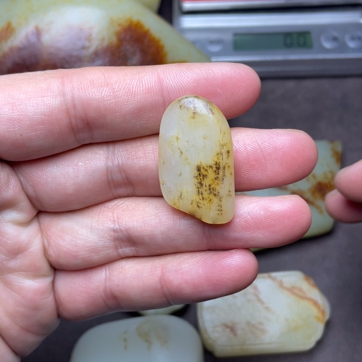 和田玉（糖玉）颈饰未镶嵌