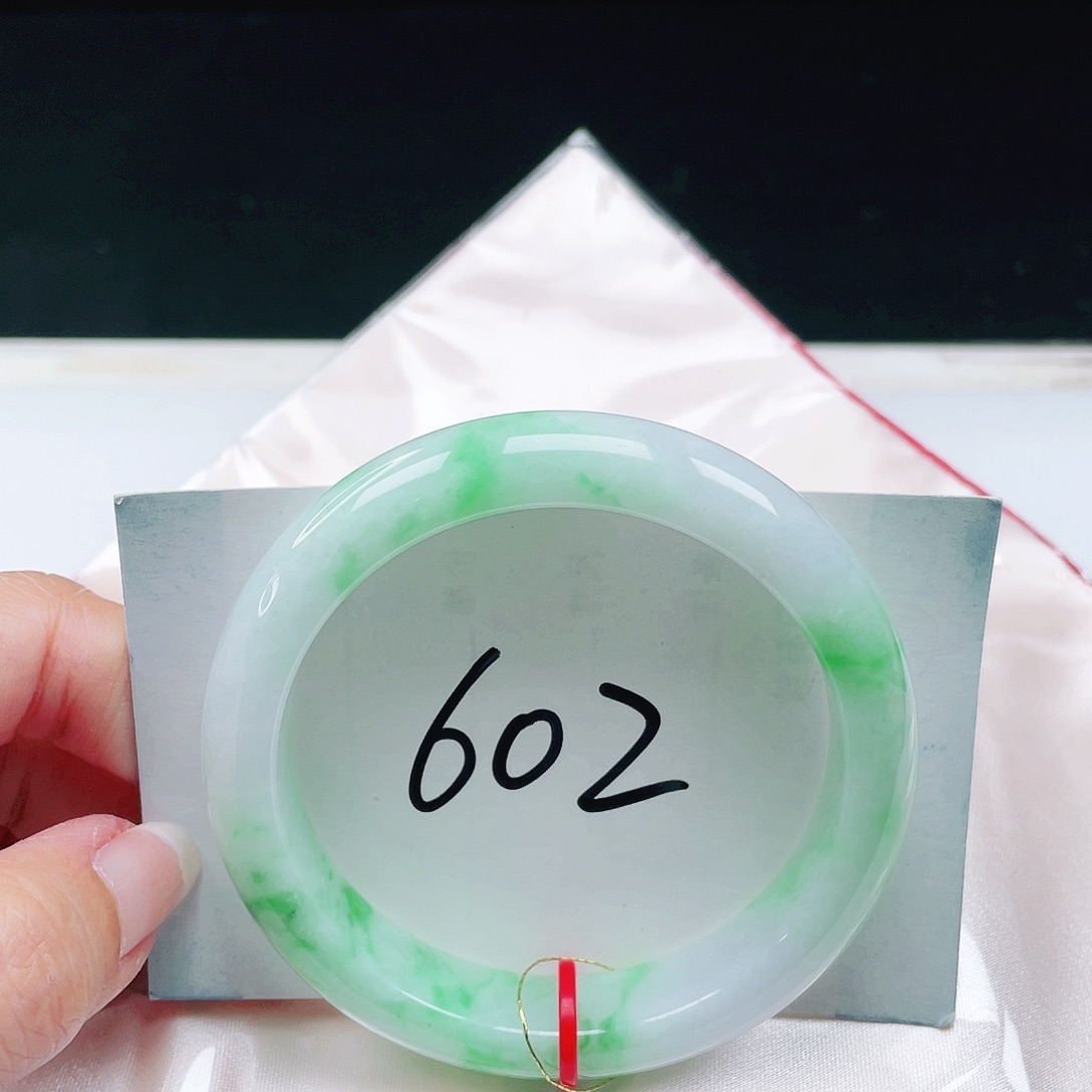 翡翠未镶嵌手镯缅甸翡翠56+