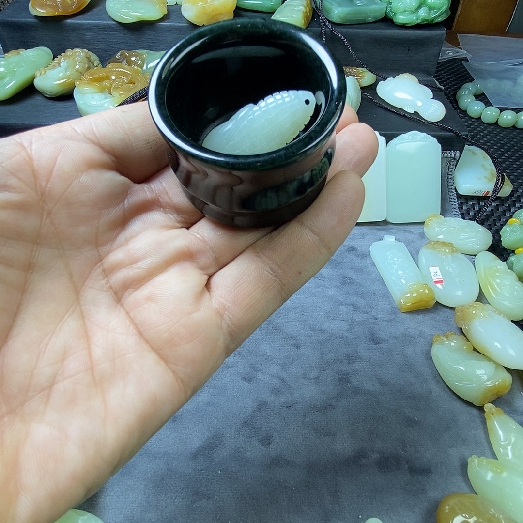 把***遍和田玉未镶嵌把件