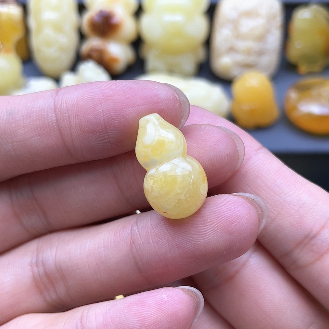 琥珀裸石未镶嵌野**?蜜蜡