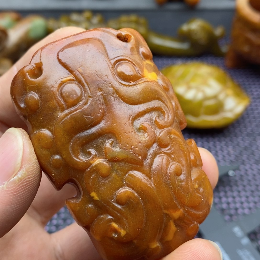 蛇纹石玉颈饰未镶嵌