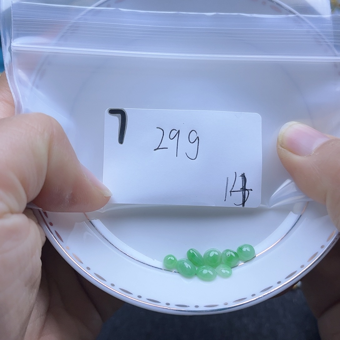 翡翠未镶嵌颈饰不退