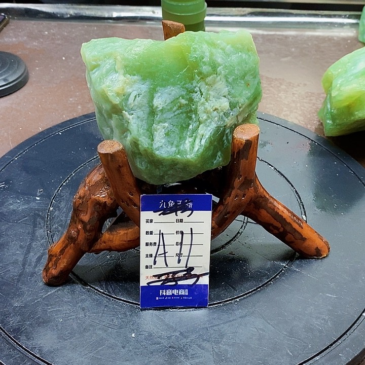 蛇纹石玉原石未镶嵌