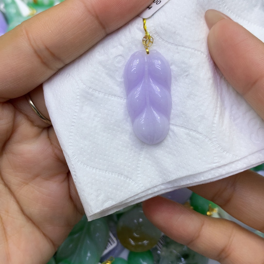 颈饰18K金镶嵌翡翠