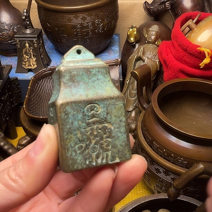 精美铜器批发档口