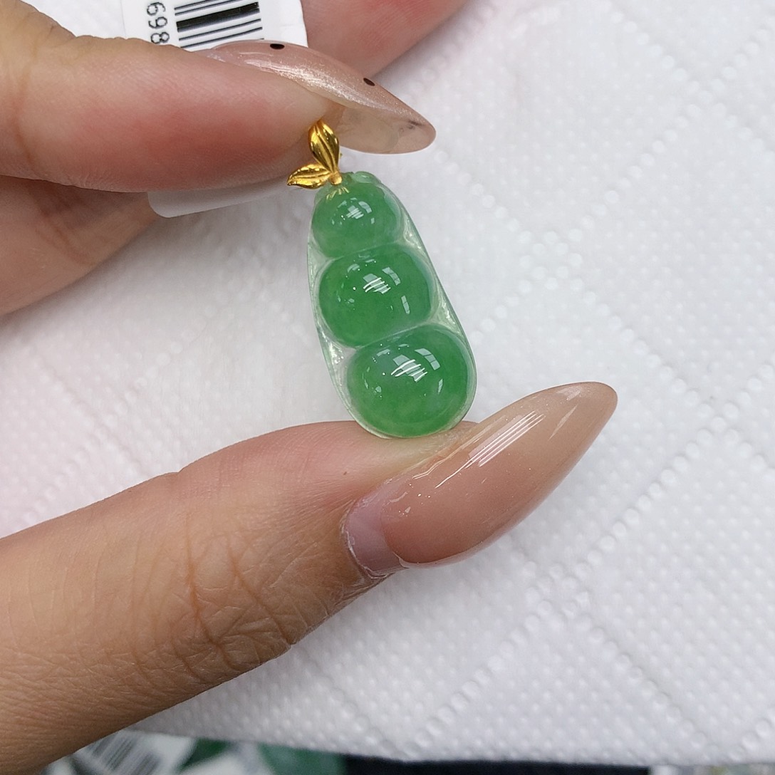 颈饰18K金镶嵌翡翠