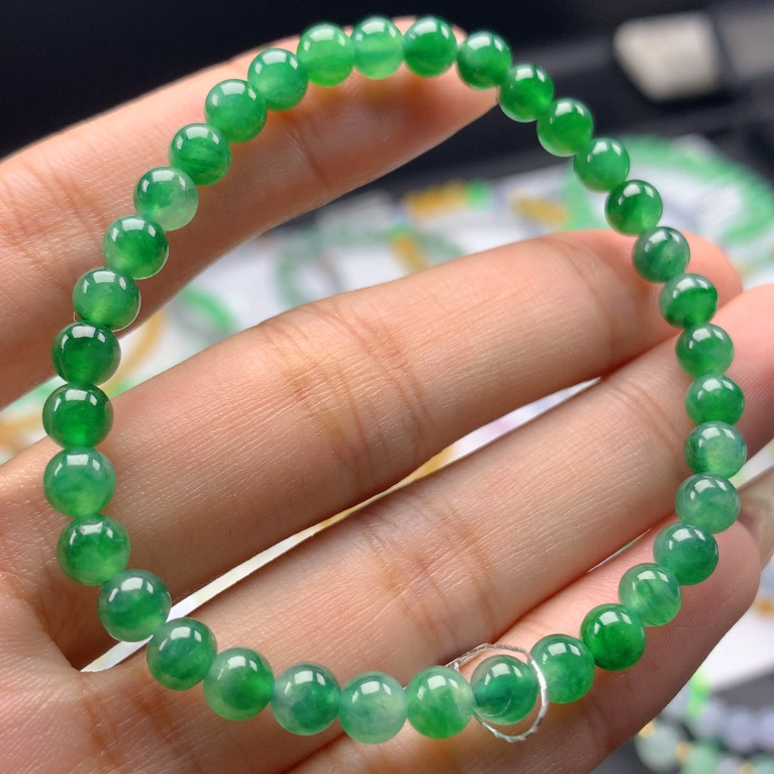 未镶嵌翡翠手链卡