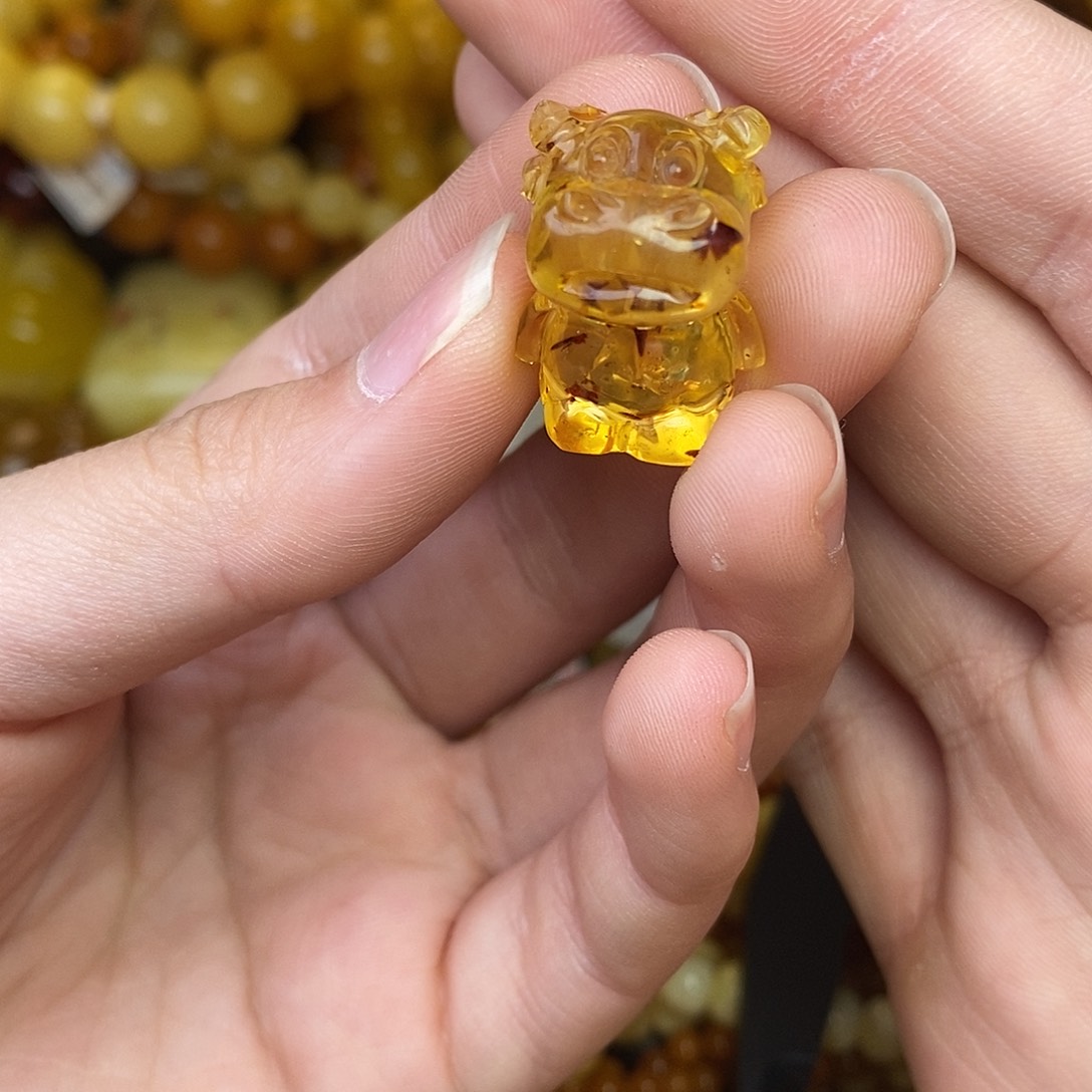 未镶嵌琥珀珠宝奇石