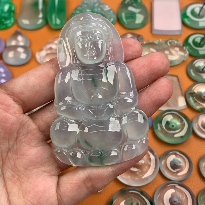 翡翠挂件未镶嵌…..