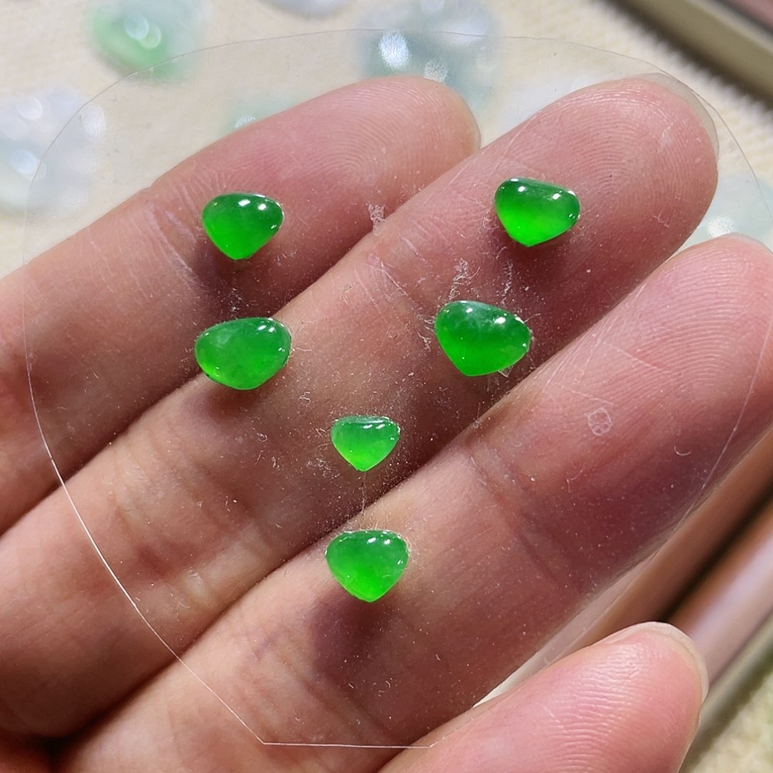 未镶嵌定制翡翠爱心