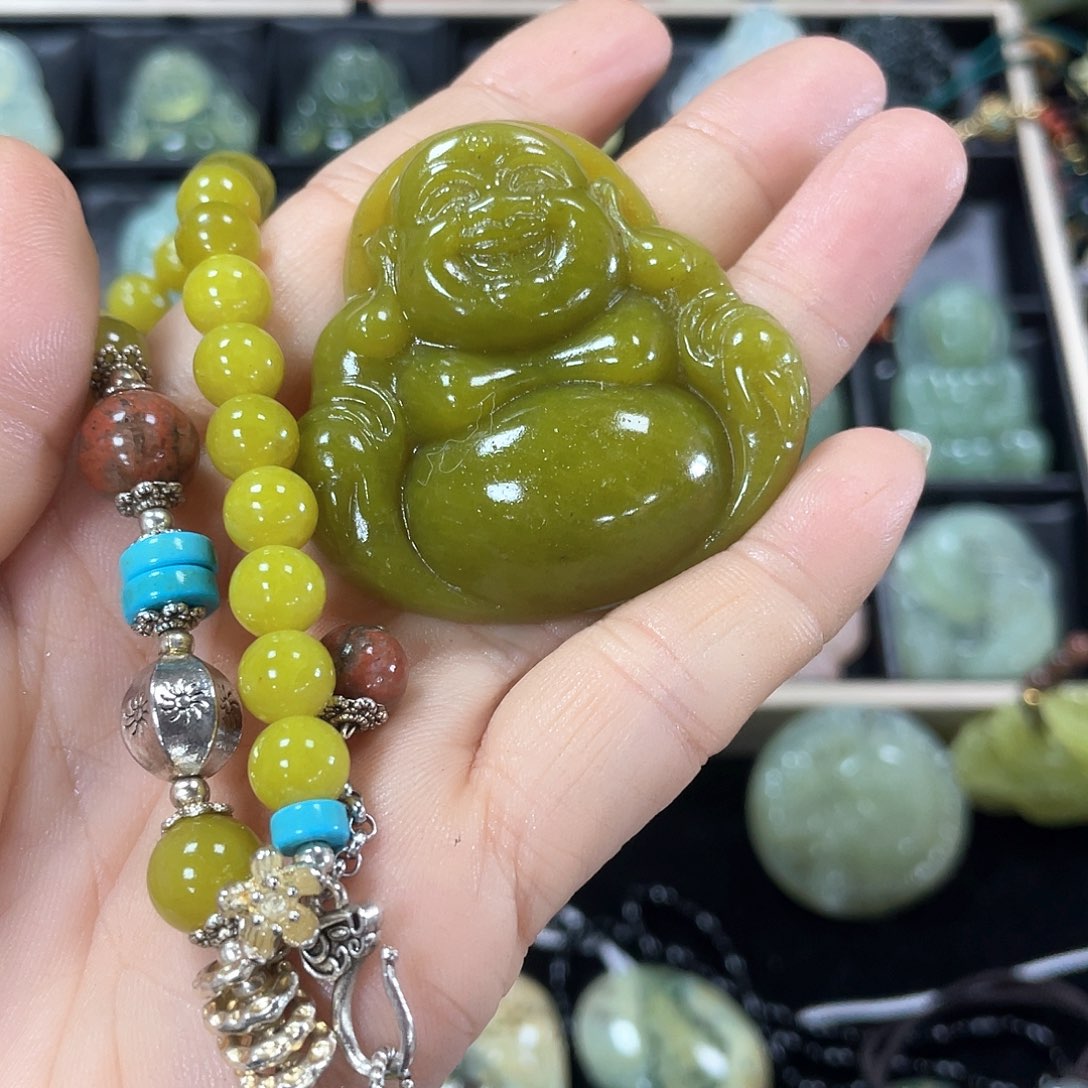 蛇纹石玉颈饰未镶嵌