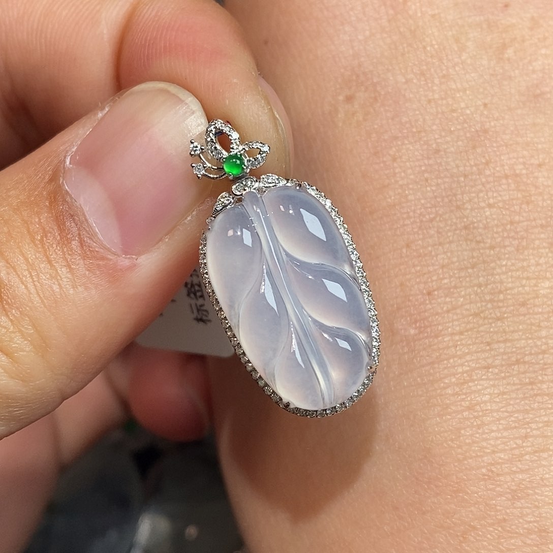 翡翠颈饰18K金镶嵌叶子