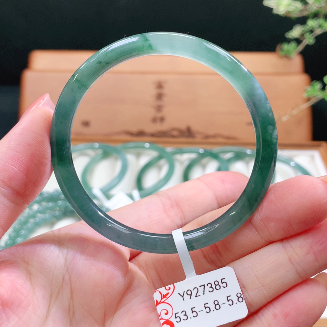 翡翠手镯未镶嵌天然