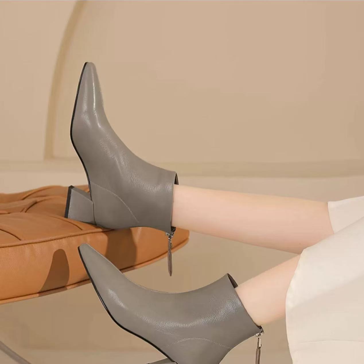 C2466 灰色  高端时尚秋冬气质方头粗跟真皮时装短靴 