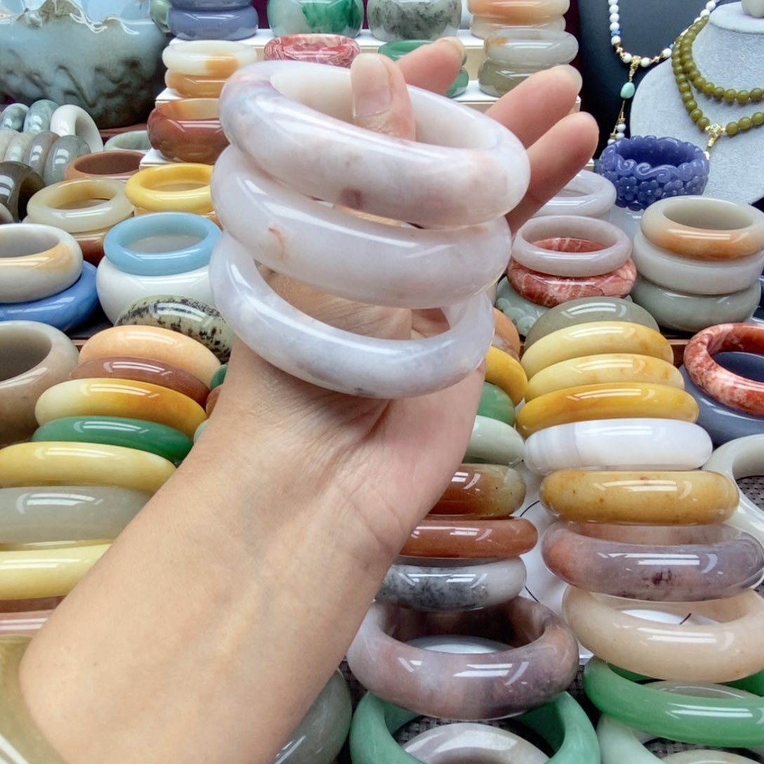 石英质玉（佘太翠）手镯未镶嵌