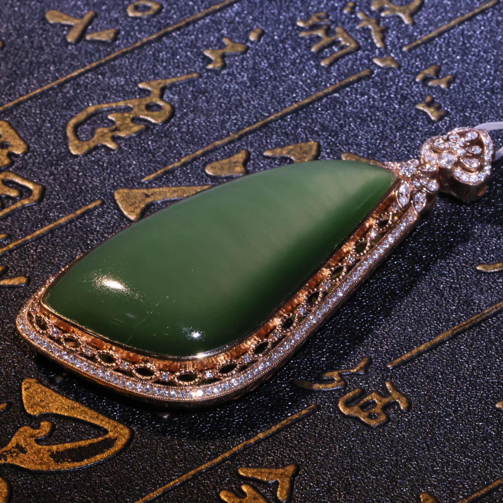 【新疆马爷珠宝】碧玉挂件56*36*15女款气质时尚复古雕刻镶嵌精美