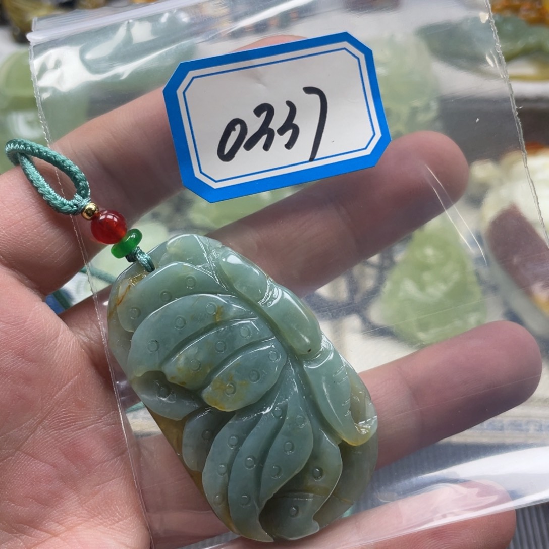 蛇纹石玉颈饰未镶嵌吊坠