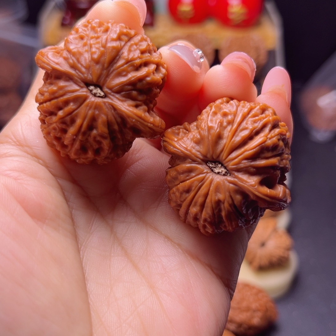 吊坠文玩核桃血麒麟，全品货头，美底