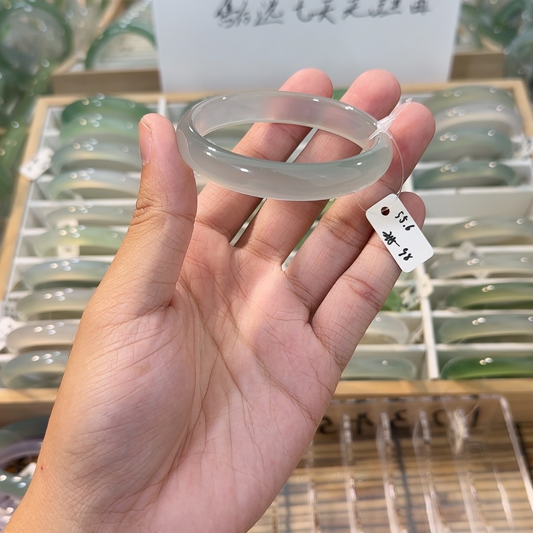 玛瑙/玉髓未镶嵌手镯圈口55.6