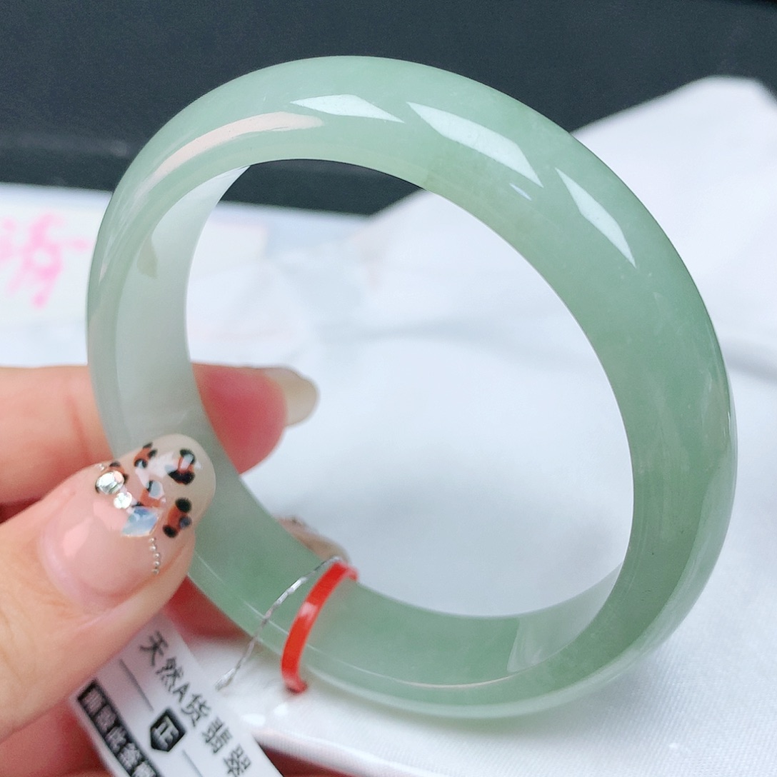 翡翠手镯未镶嵌52圈