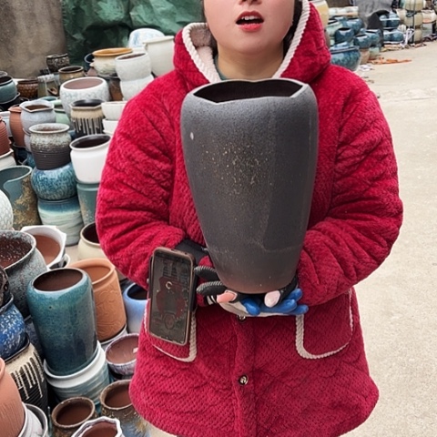 18口32高瑕疵盆子。