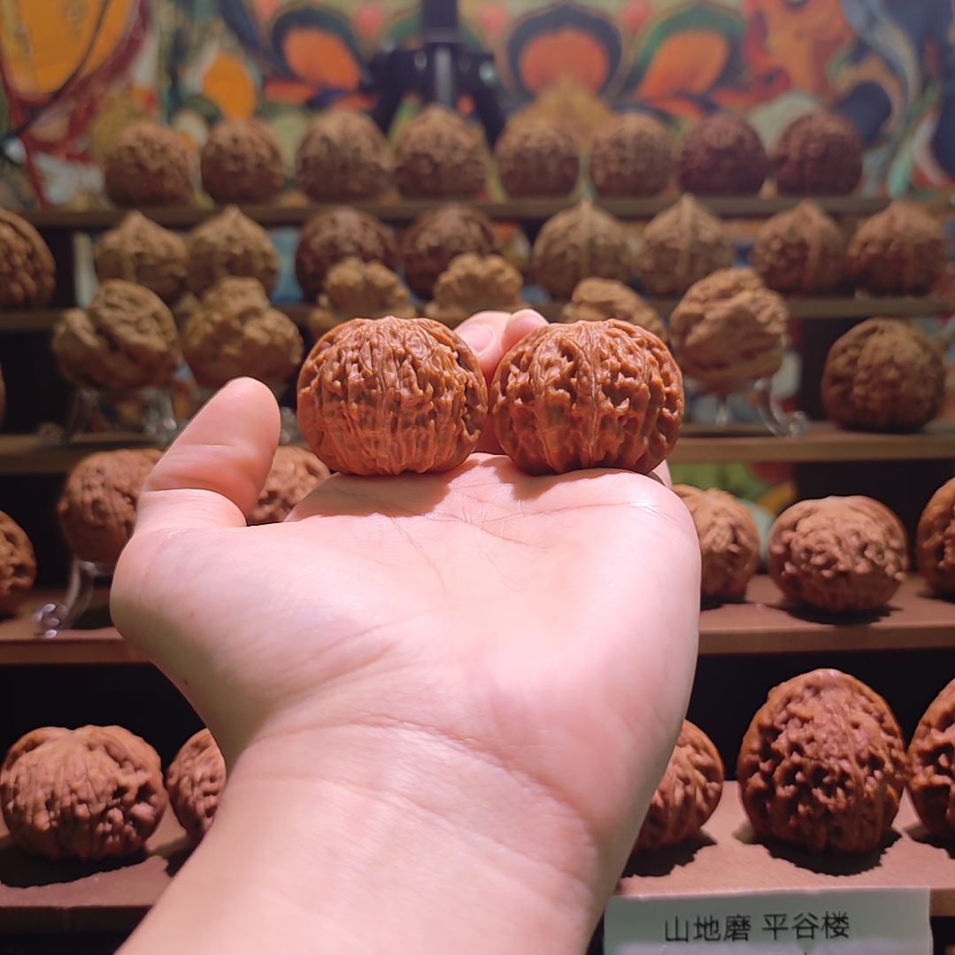 摩***生吊坠文玩核桃40山字尖正磨