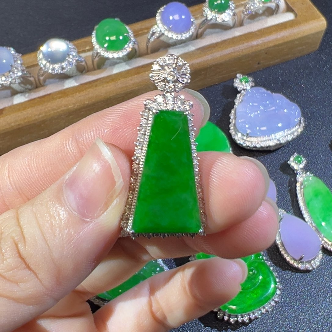 翡翠18K金镶嵌吊坠(不含链)