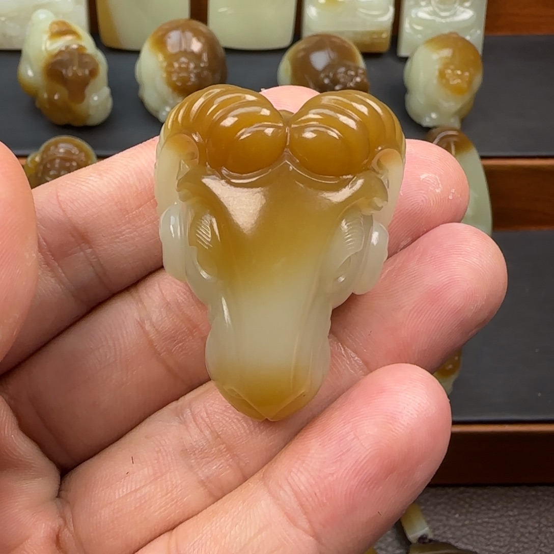 逆***风和田玉（糖玉）未镶嵌颈饰