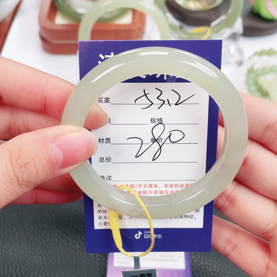 和田玉未镶嵌手镯