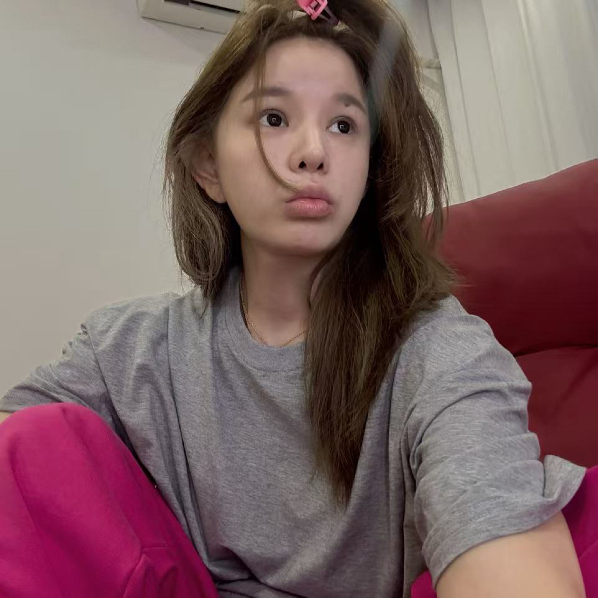 No style简约字母宽松大版显瘦短袖背后印花T恤