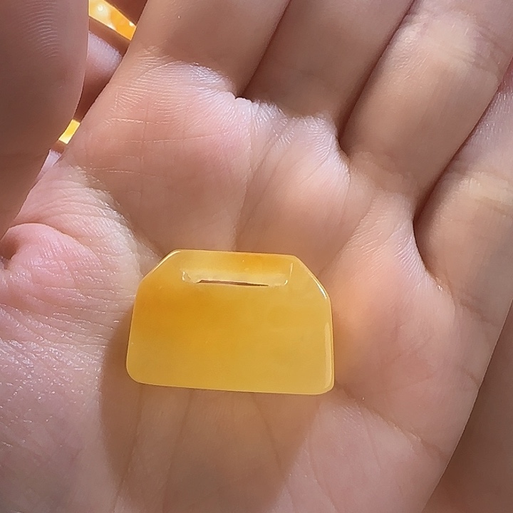 琥珀裸石未镶嵌小锁头