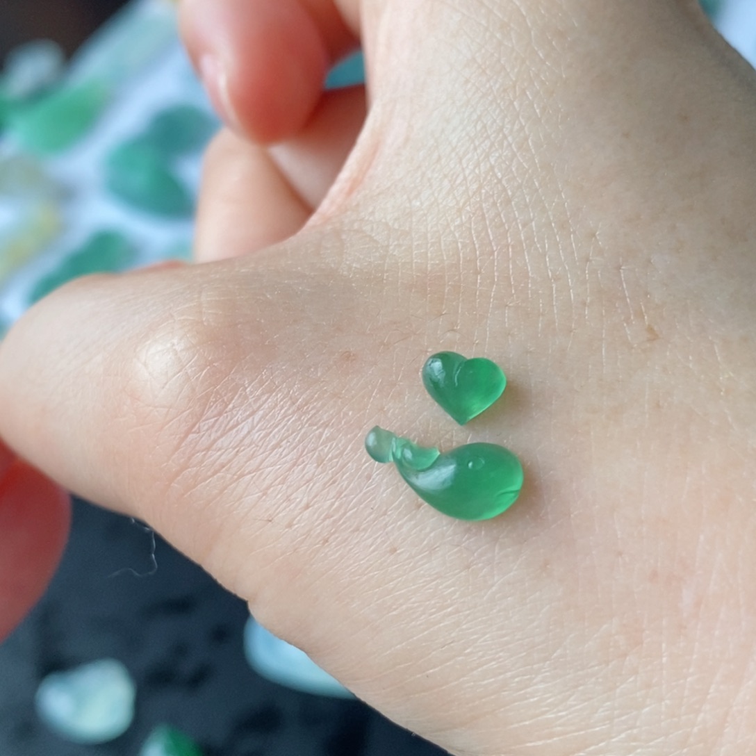 J***e定制翡翠未镶嵌爱心鱼