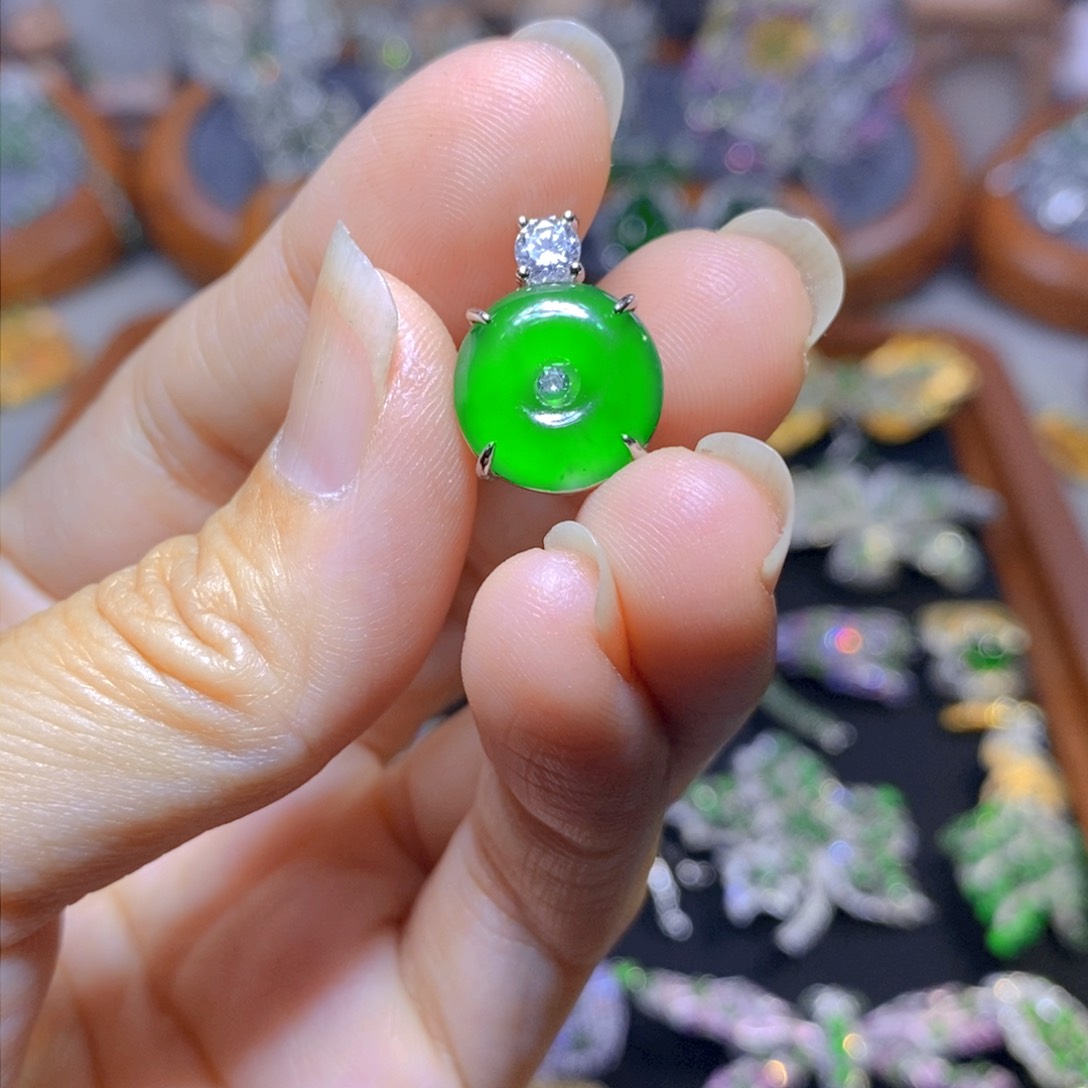 翡翠颈饰银S925镶嵌天然翡翠